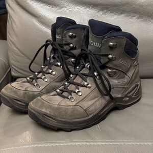 Lowa Women’s Renegade GTX Gray and Blue Hiking Boots size 9